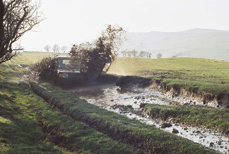 Land Rover Discovery in a mud splash